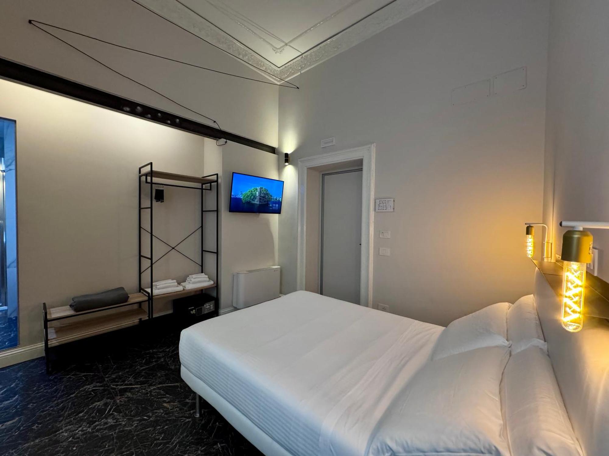 Room Roma Nazionale — Photos 1