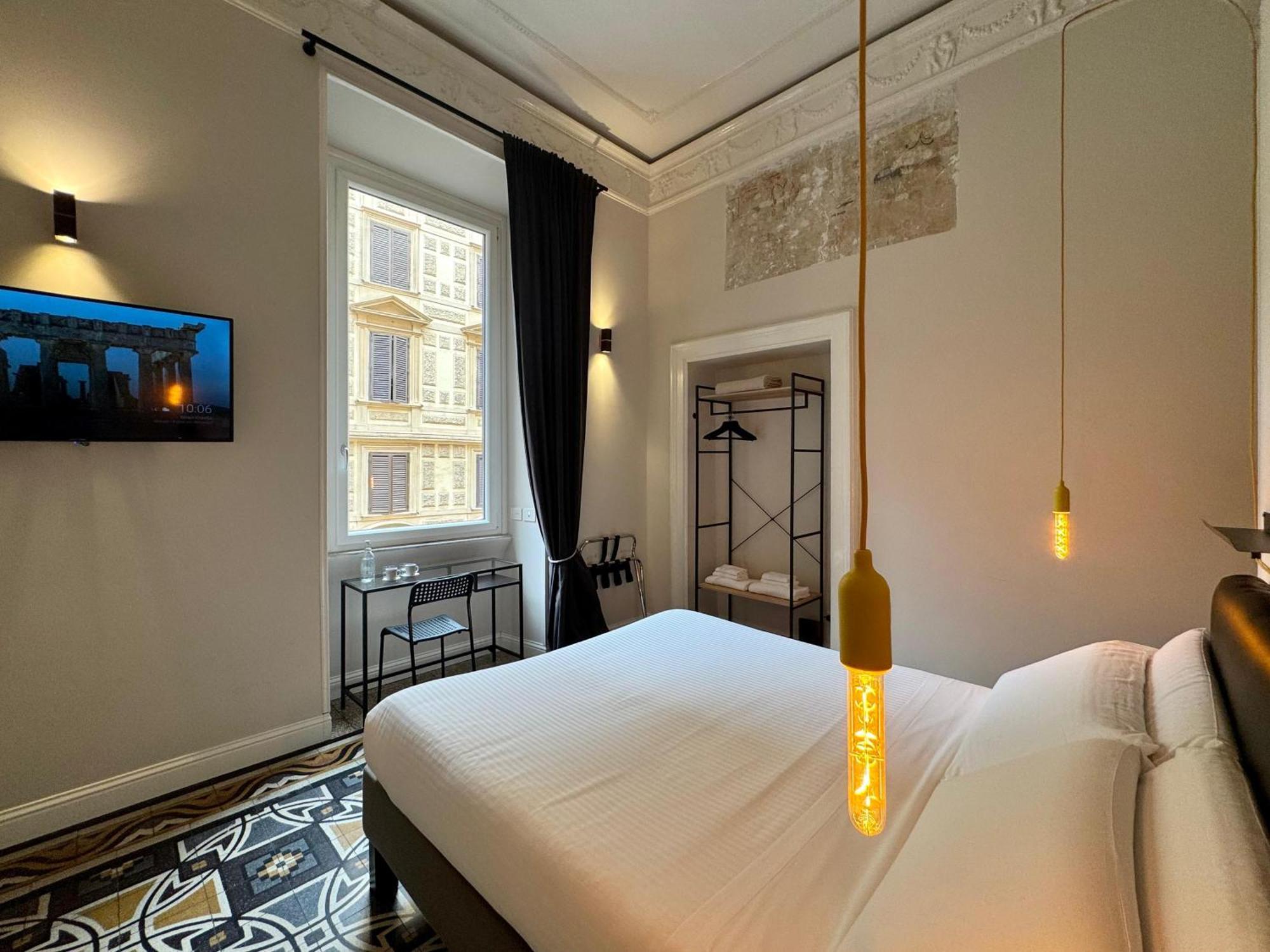 Room Roma Nazionale — Photos 3